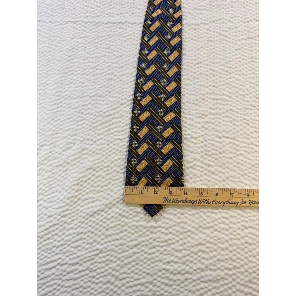 XMI Signature Woven Geometric Tie